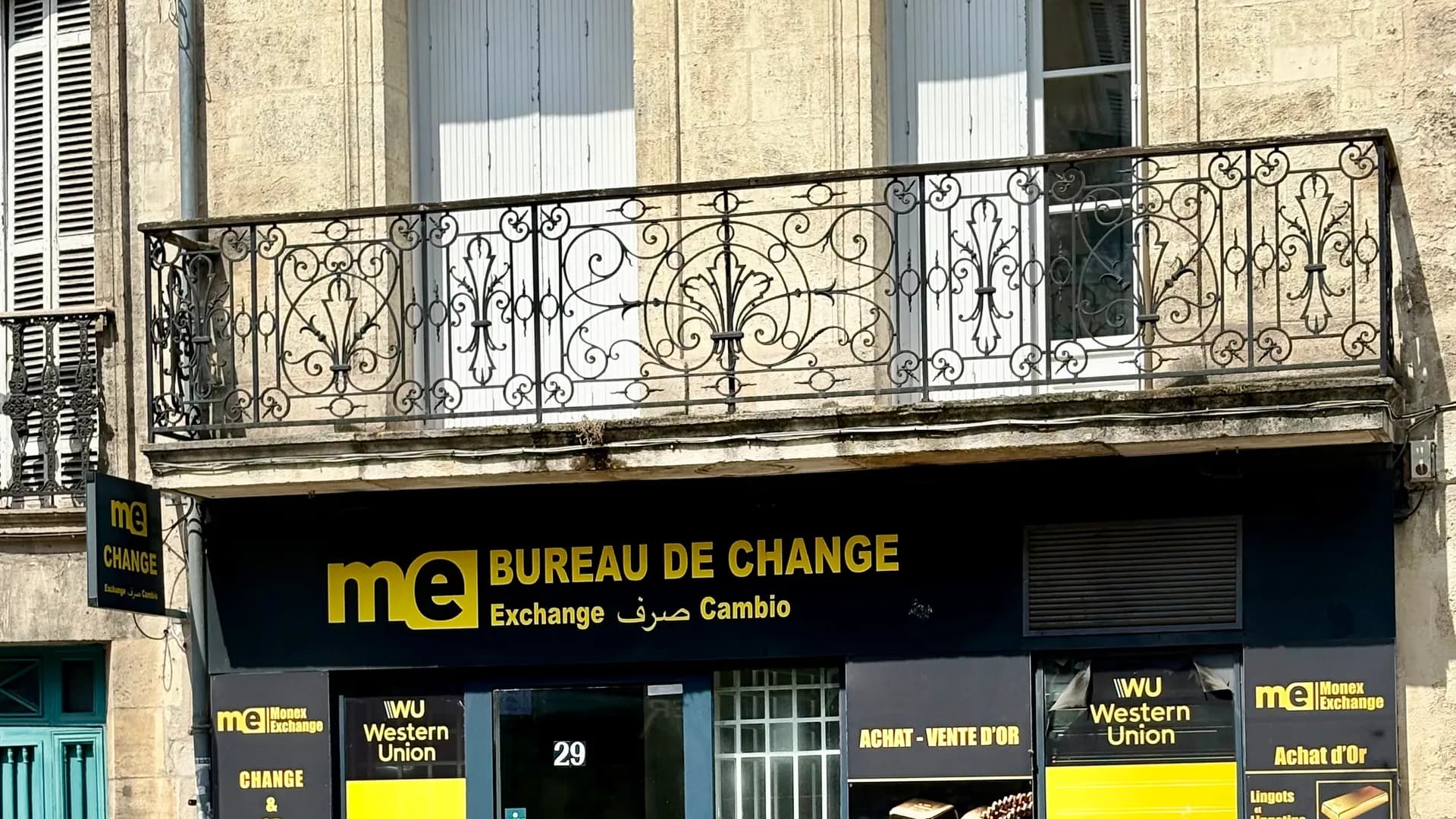 Façade de l'agence Monex Or près de la place Gambetta, à Bordeaux